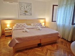 Apartments and Room Adriana