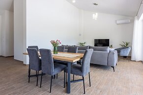 Villa Deluxe