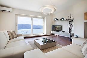 Villa Royal Blue