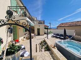 House Ivona
