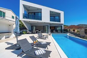Villa Summer Side