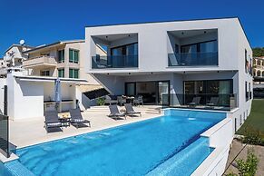 Villa Summer Side