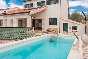 Villa V4 With Pool