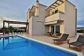 Villa Lomari