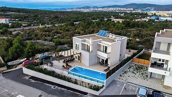 Villa Lomari