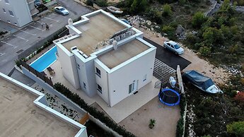 Villa Lomari