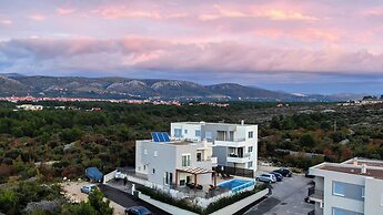 Villa Lomari