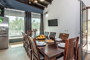 Villa Horse House