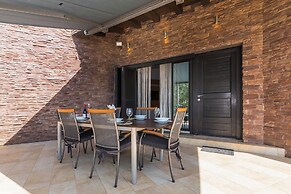 Villa Horse House