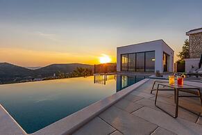 Villa Hilltop