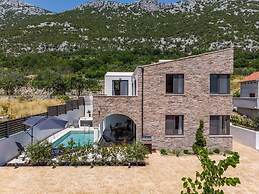 Villa Eden With Heated Pool