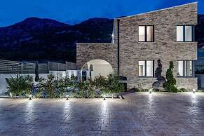 Villa Eden With Heated Pool