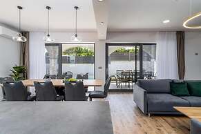 Villa Eden With Heated Pool
