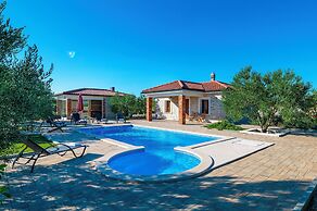 Villa Lunis