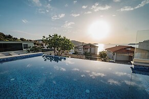 Villa Miracle
