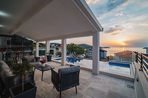 Villa Miracle