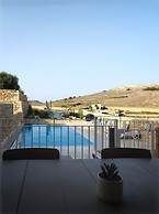 Veduta ta' Pinu Holiday Residences
