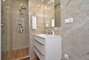 Apartment by Luxe Group VA277