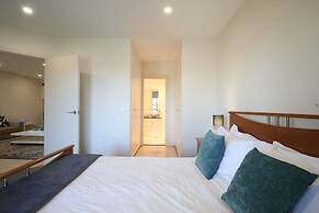 Spacious Flat With Parking & Dedicated EV Station