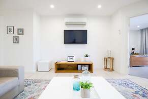 Spacious Flat With Parking & Dedicated EV Station