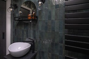 Honeysuckle Lodge