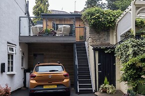 Honeysuckle Lodge