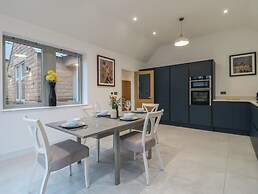 Oakwood Mews