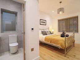 Oakwood Mews
