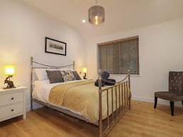 Oakwood Mews