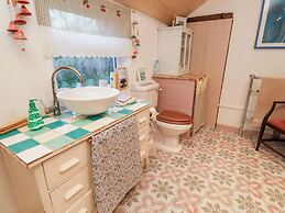 The Hare and Bumblebee Cottage