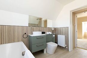 Coastal Comfort for 6 Felpham Beach