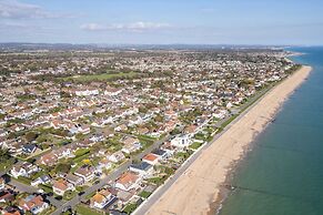 Coastal Comfort for 6 Felpham Beach