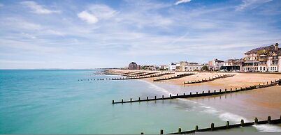 Coastal Comfort for 6 Felpham Beach