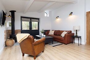Sidlesham Hideaway Logburner Garden