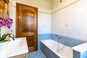 Country Home in Lucca Near Tuscan Wineries