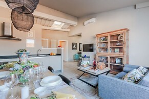 Apartment in Lucca Near Torre Delle Ore