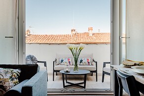 Apartment in Lucca Near Torre Delle Ore