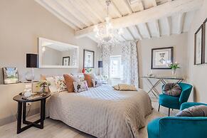 Apartment in Lucca Near Torre Delle Ore