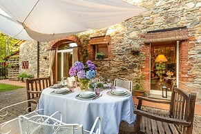 Farmhouse in Lucca With Private Pool