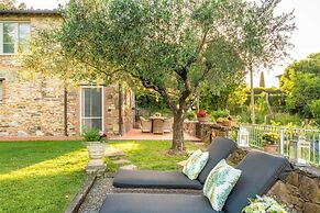 Farmhouse in Lucca With Private Pool