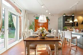 Farmhouse in Lucca With Private Pool