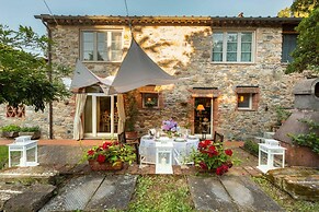 Farmhouse in Lucca With Private Pool