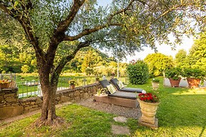 Farmhouse in Lucca With Private Pool