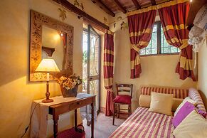 Villa in Lucca With Pool Near Tuscan Coast