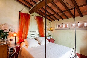 Villa in Lucca With Pool Near Tuscan Coast