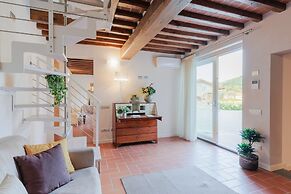 Farmhouse in Lucca With Infinity Pool