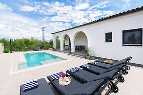 Villa Olivarum