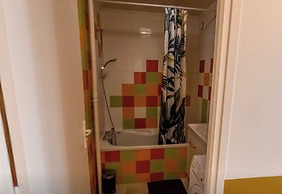 Private Room in a Shared Flat - Lyon 8e