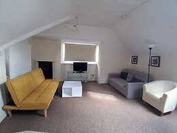 Serene Southampton Apartment With 3 Bedrooms