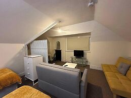 Serene Southampton Apartment With 3 Bedrooms